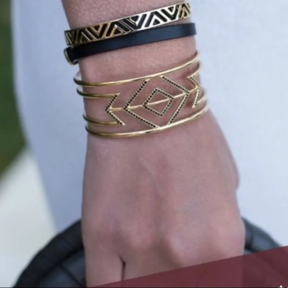 Stella & Dot | Black + Gold Pavé Diámondé Sphinx Cuff Bracelet Retired - Picture 4 of 8
